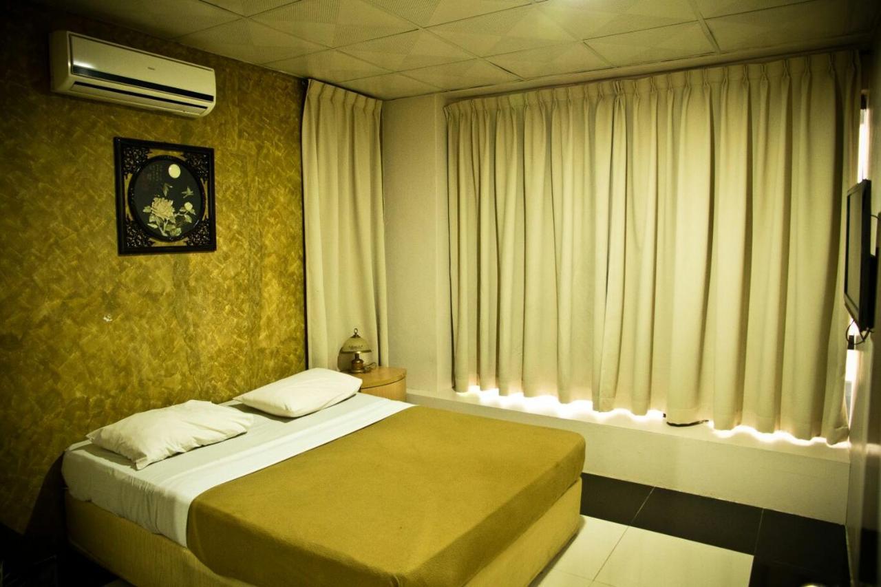 Golden Leaf Hotel Danga Bay جوهر بهرو المظهر الخارجي الصورة